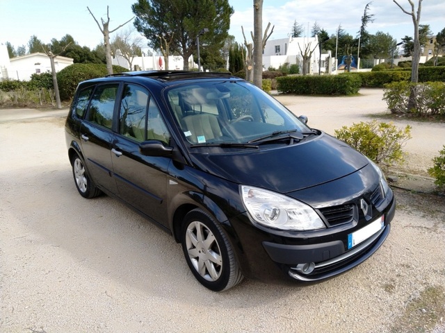 Renault Renault Grand Scenic II (R84) 2.0 dCi 150ch FAP